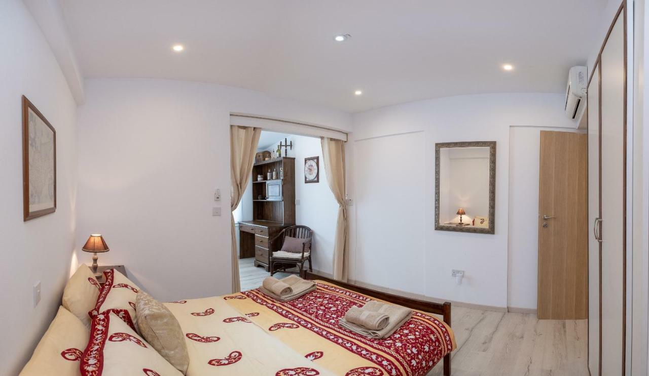 Ferienwohnung Townhouse By The Sea Pirate Harbor Paphos Exterior foto