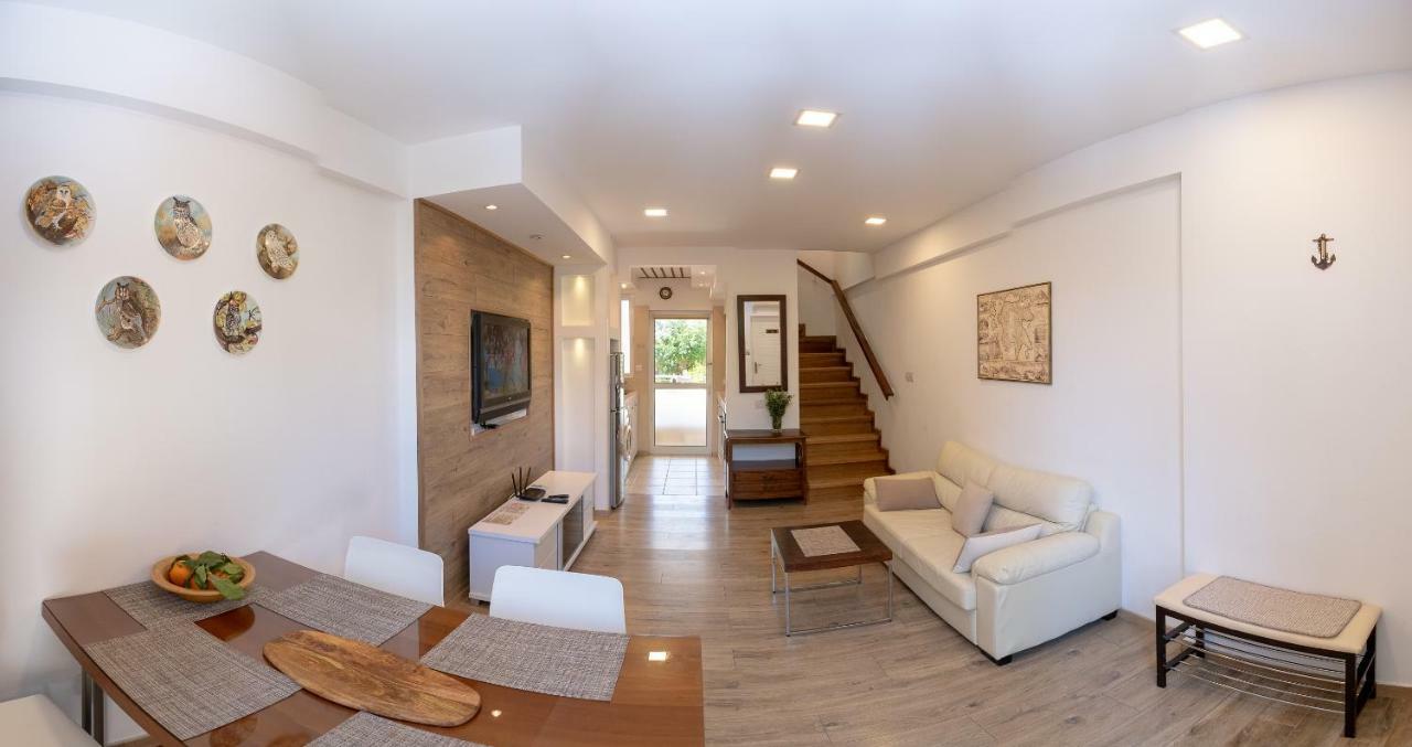 Ferienwohnung Townhouse By The Sea Pirate Harbor Paphos Exterior foto