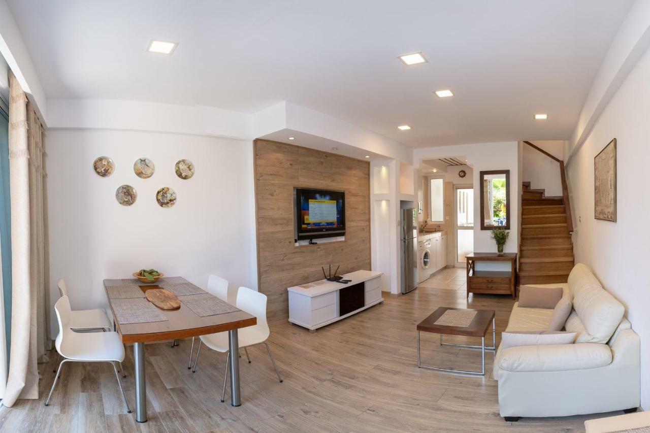 Ferienwohnung Townhouse By The Sea Pirate Harbor Paphos Exterior foto